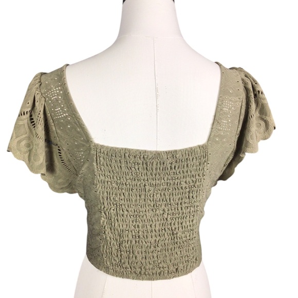 Urban Romantics Eyelet Smocked Top Large - Picture 4 of 8